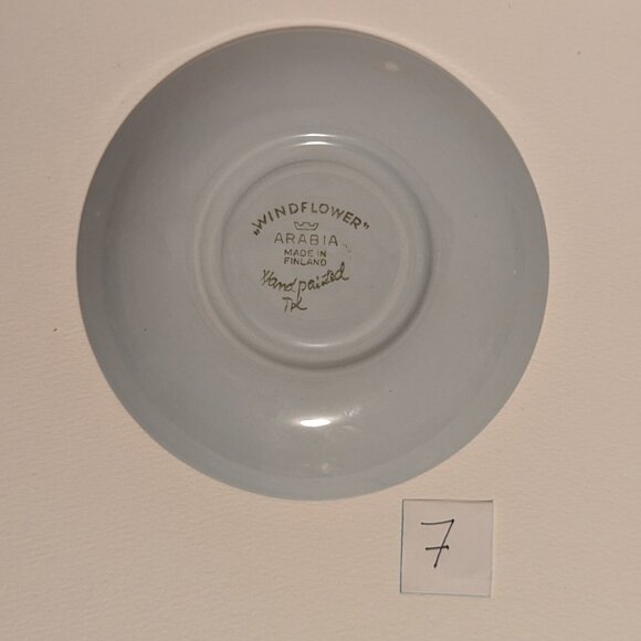 Vintage Handpainted Arabia Finland Windflower Teacup and Saucer with Flaw - Picture 6 of 13